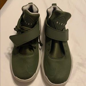 Men’s basketball shoes